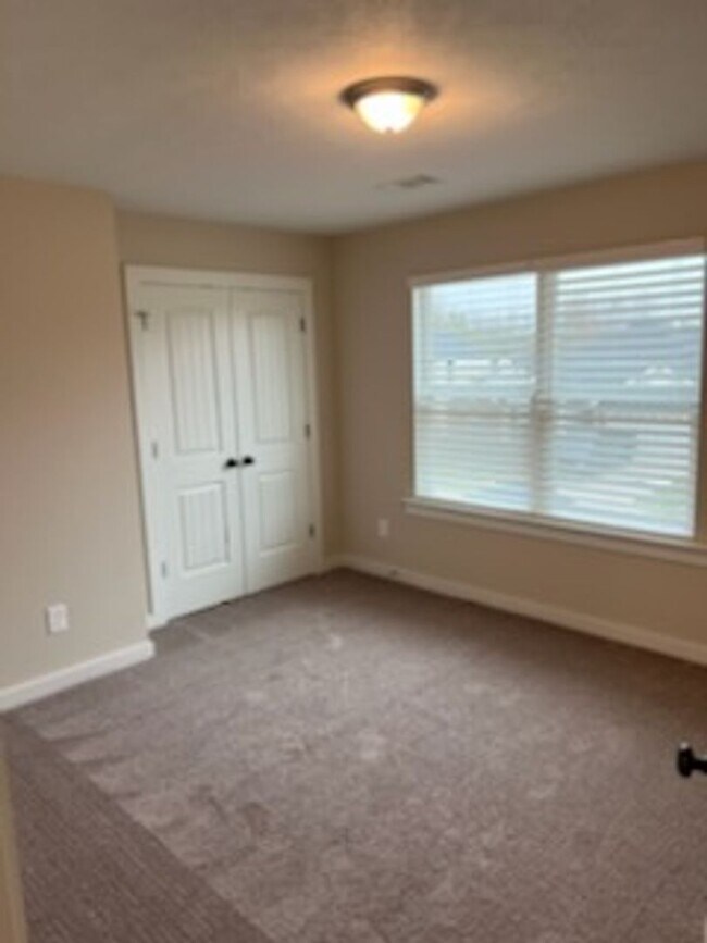 Building Photo - Beautiful and spacious 2 Story in Summerto...