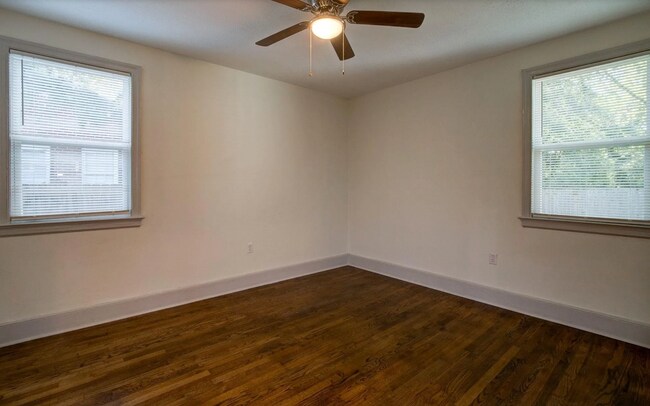 Building Photo - Beautifully renovated ranch bungalow locat...