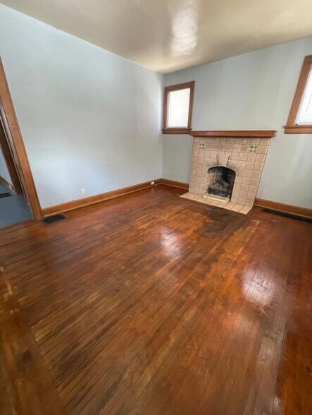 Building Photo - 4370 St Lawrence Ave