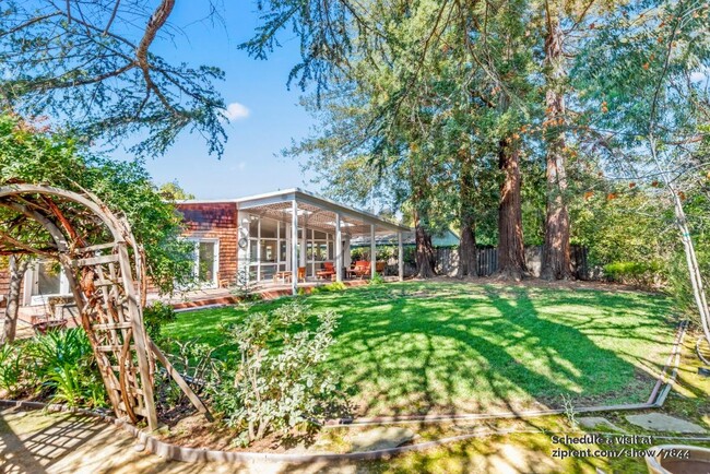 Building Photo - 361 Linfield Dr