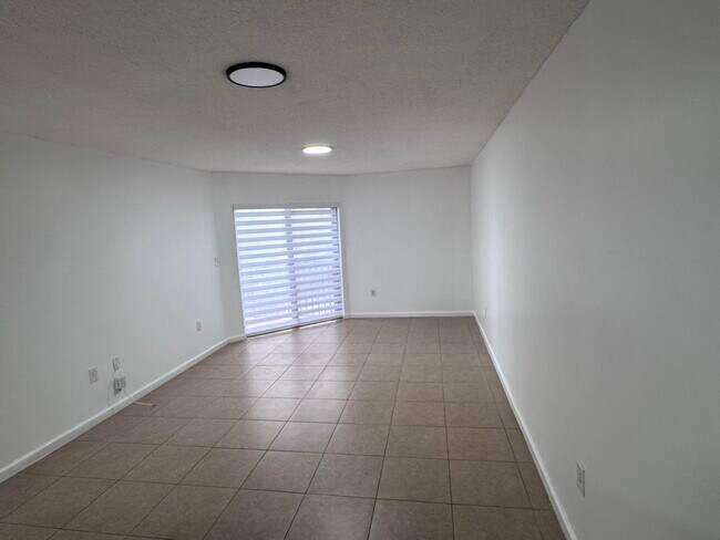 Building Photo - 9968 Nob Hill Ln