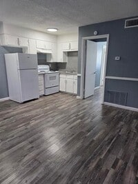 Building Photo - 403 N 12th St