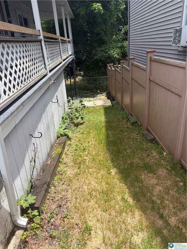 Building Photo - 142 W High St