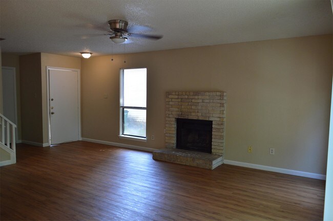 Building Photo - 1215 W Slaughter Ln