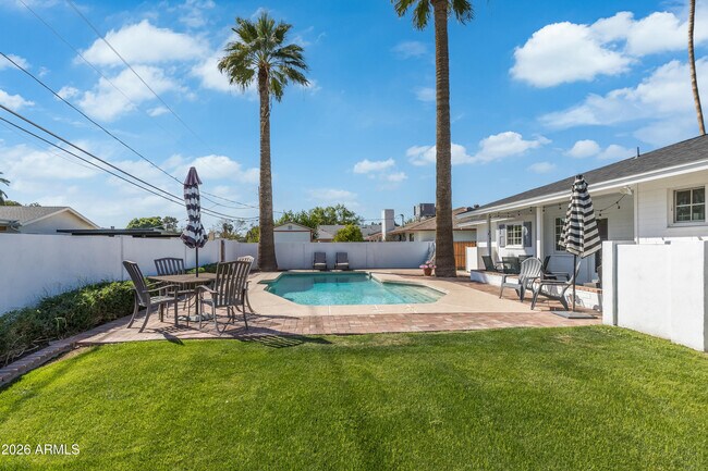 Building Photo - 4211 E Whitton Ave