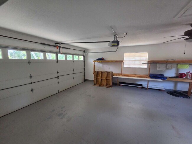 Building Photo - "Charming 2-Bed, 2-Bath North Port Retreat with Gleaming Hardwood Floors!"