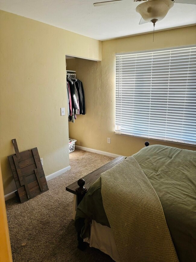 Building Photo - 301 S Lipona Rd