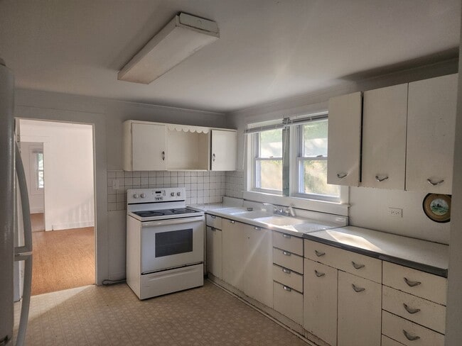 Building Photo - 2 Bed 1 Bath House Siloam Community