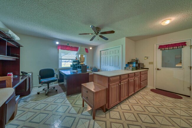 Building Photo - 9 Juniper Ln