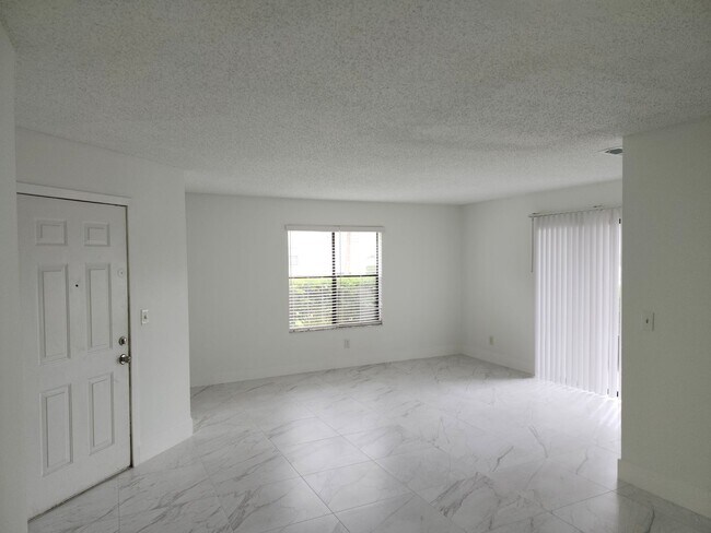 Building Photo - 2260Casc107