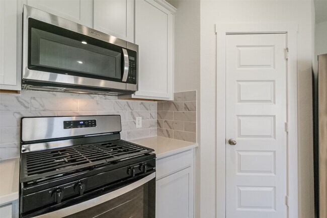 Building Photo - 31718 Hallington Hl Ln