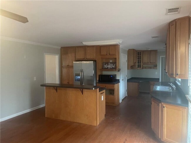 Building Photo - 227 Sandra Dr NW