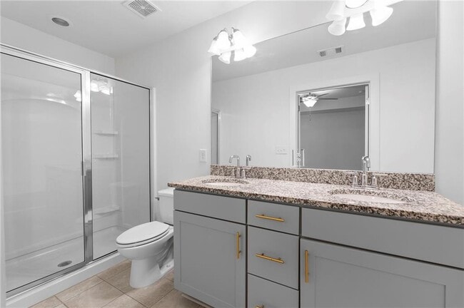 Building Photo - 1821 Edgehill Dr