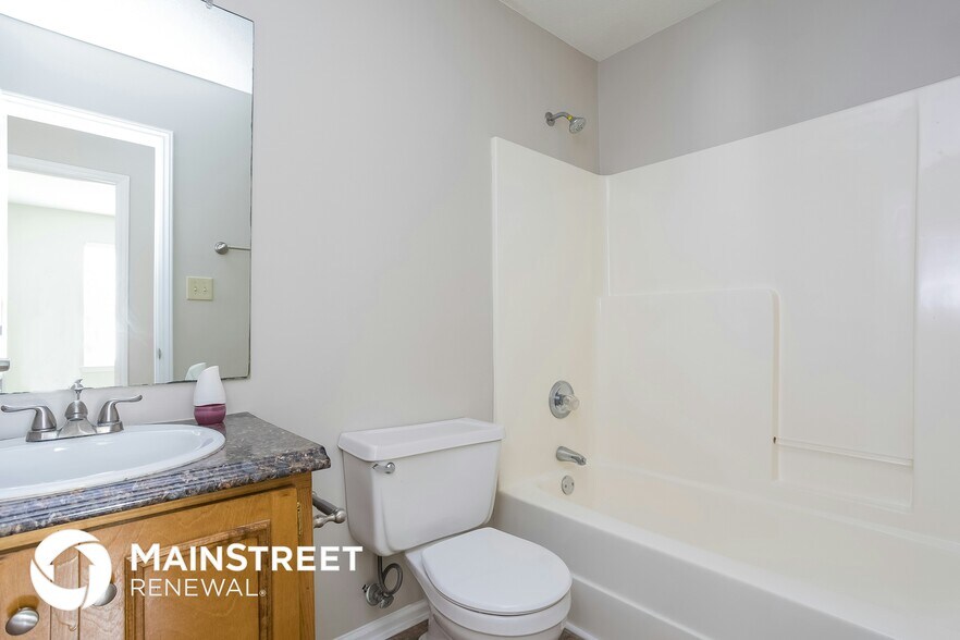 Building Photo - 2300 Carthage Cir