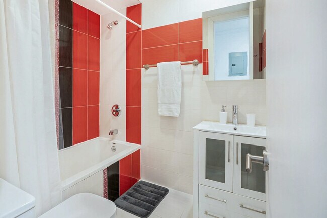 Building Photo - 241 E 24th St