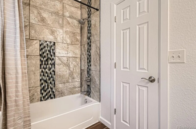 Building Photo - 2426 S Acoma St