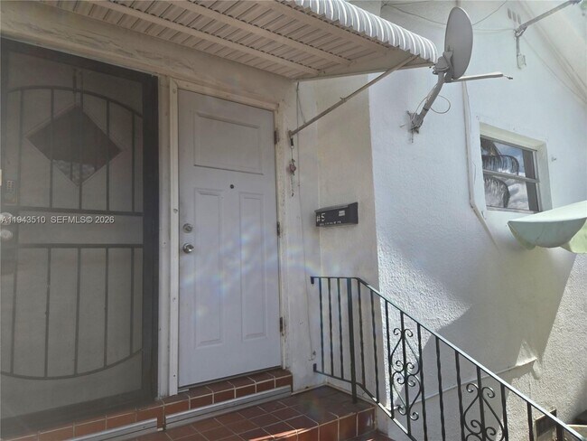 Building Photo - 1825 Lincoln St