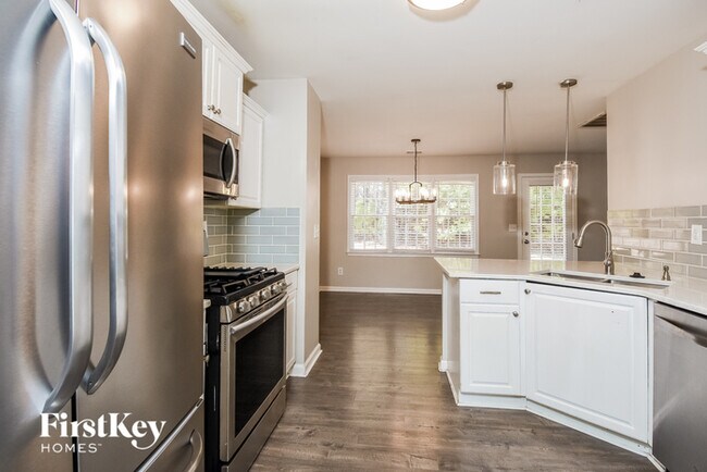 Building Photo - 60 Evans Point