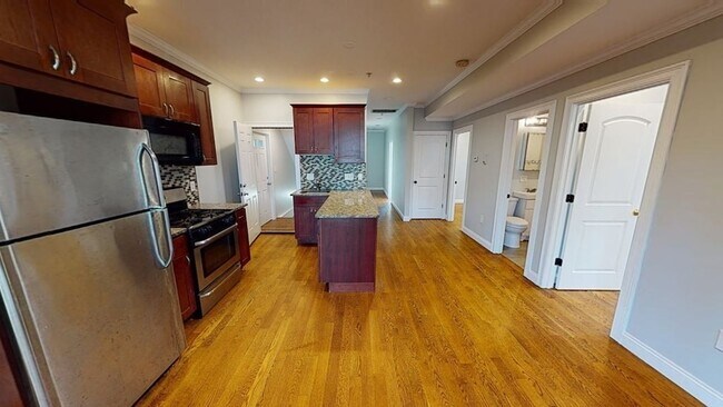 Building Photo - 27 Chestnut Ave