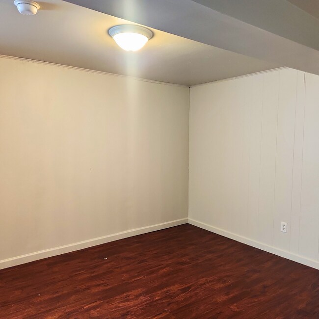 Building Photo - 911 W Leola St