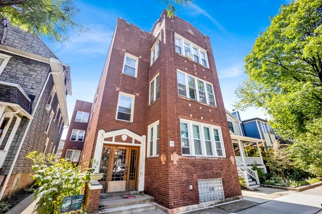 Primary Photo - 2109 W Eastwood Ave