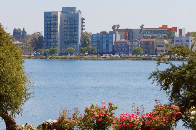 Building Photo - 1524 1st Ave