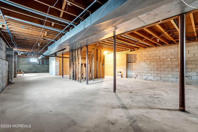 Building Photo - 6 Lotus Ct
