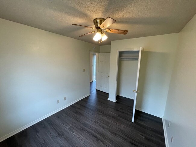 Building Photo - Gorgeous 3 Bed / 2 Bath Home in Van Buren