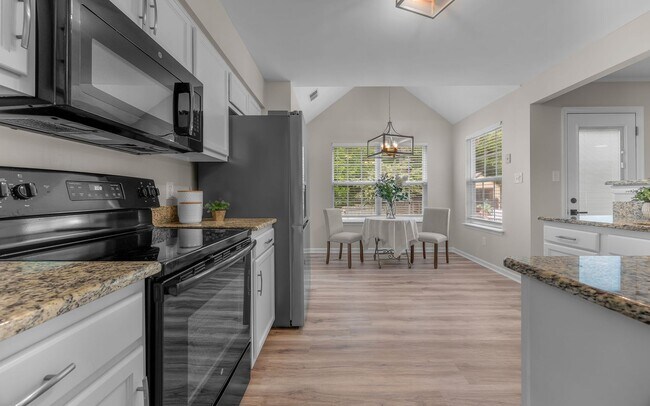 Building Photo - READY NOW!! 4-Bedroom Home w/Attached Garage! Pet Friendly - Fenced Backyard - MUST SEE!