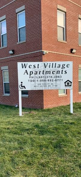 Building Photo - 525 10th St W