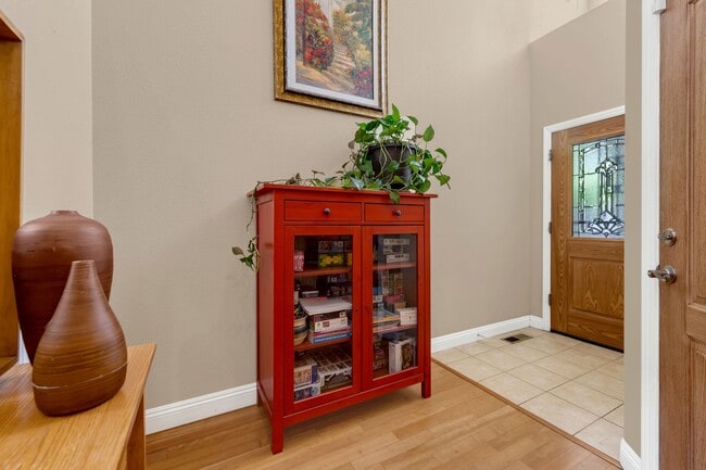 Building Photo - Central 2 Bedroom Home - Reno
