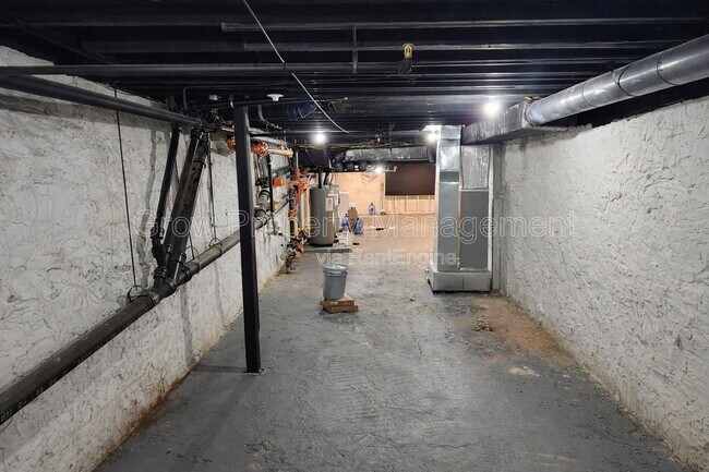 Building Photo - 623 W Oxford St