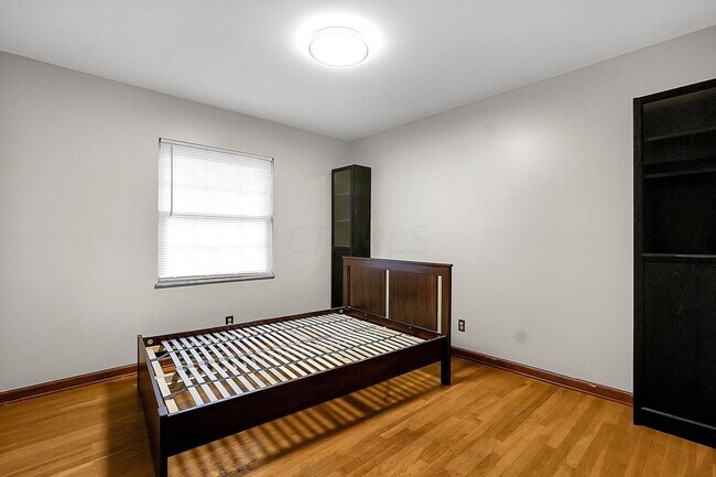 Building Photo - 4959 Woodbriar Pl