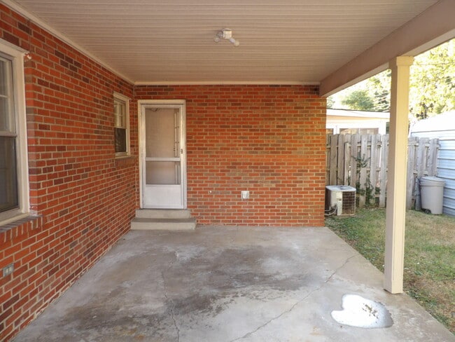 Building Photo - 837 Malabu Dr