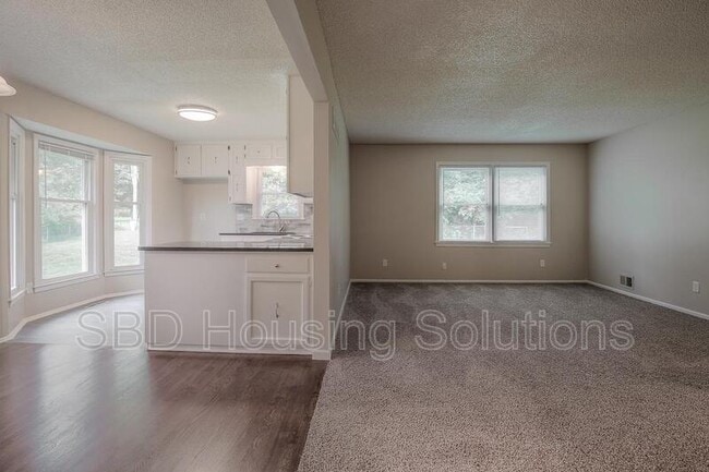 Building Photo - 11917 Sycamore Ave