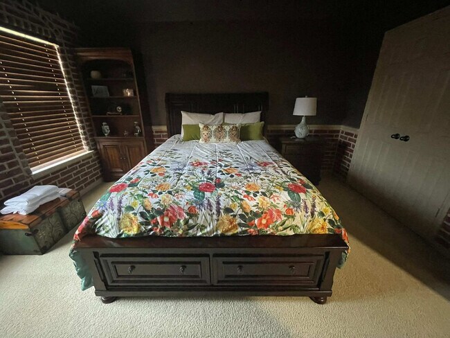 Building Photo - 9312 Warm Springs Cir