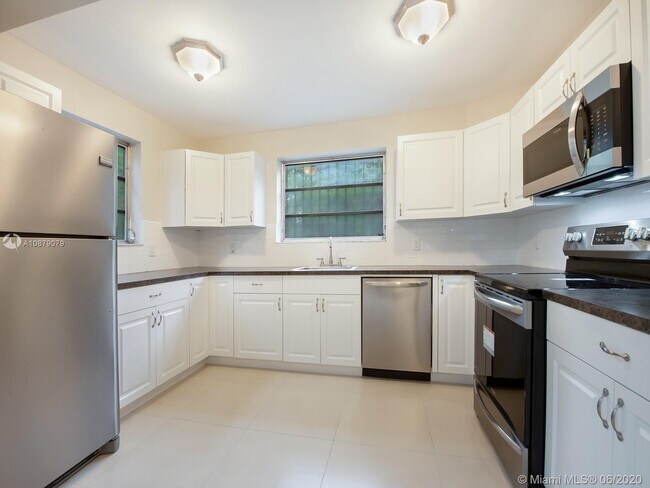 Building Photo - 5099 Ponce de Leon Blvd