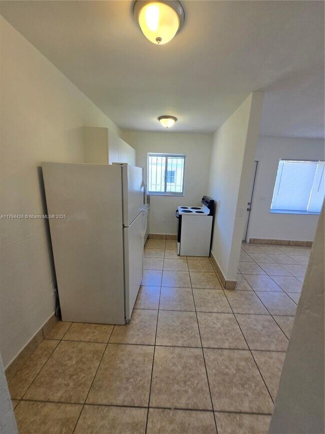 Building Photo - 3110 NW 19th Ave
