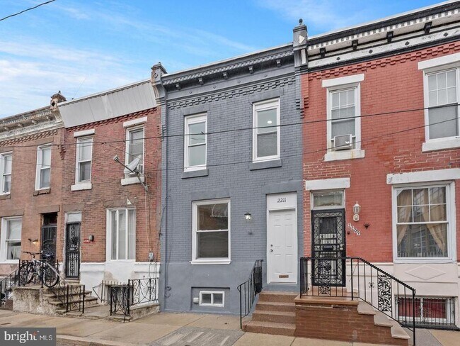 Building Photo - 2211 Pierce St