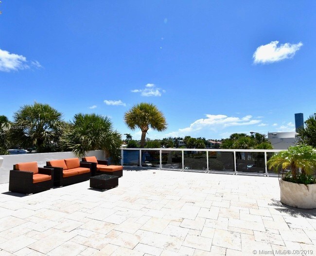 Building Photo - 20515 E Country Club Dr