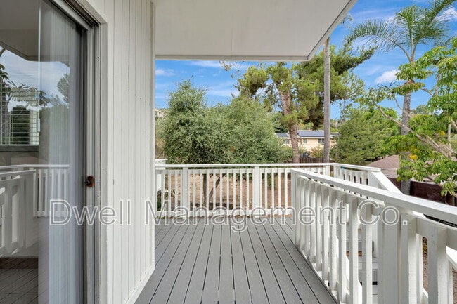 Building Photo - 8860 Fabienne Way