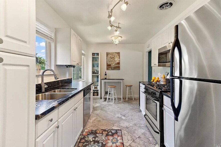 Building Photo - 352 Los Cerritos Dr