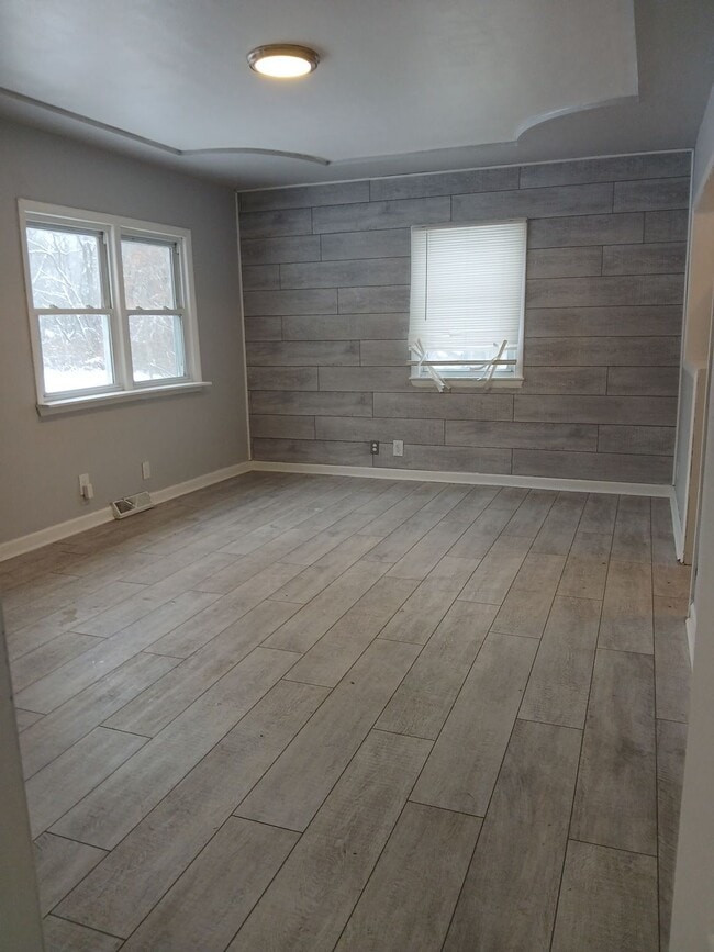 Building Photo - 2423 Rose Ave