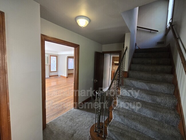 Building Photo - 9657 Outer Dr E