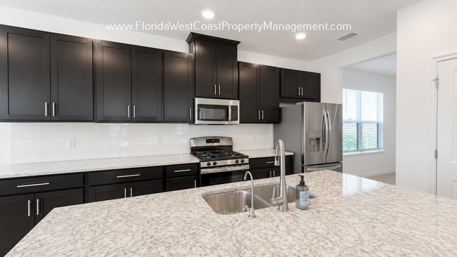 Building Photo - STUNNING 5 BEDROOM-3.5 BATH HOME at GRANDVIEW at THE HEIGHTS! MOVE IN READY