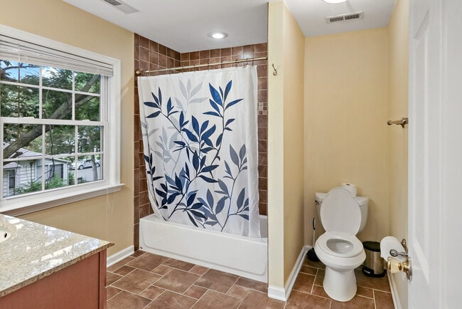 Building Photo - 9 S Walter Reed Dr