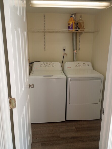 Building Photo - 380 W Rose Tree Rd