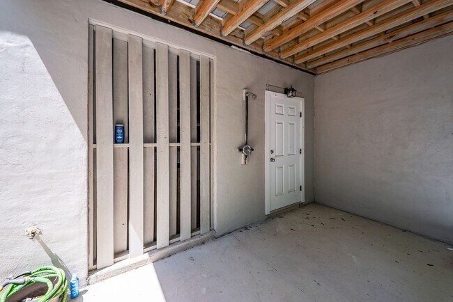 Building Photo - 3 Bedroom 3 Bath Single Family Home in Sab...