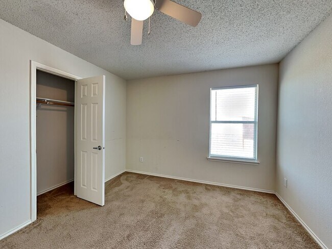 Building Photo - 6518 Ashland Dr