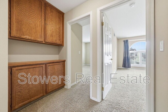 Building Photo - 350 Bellflower Dr